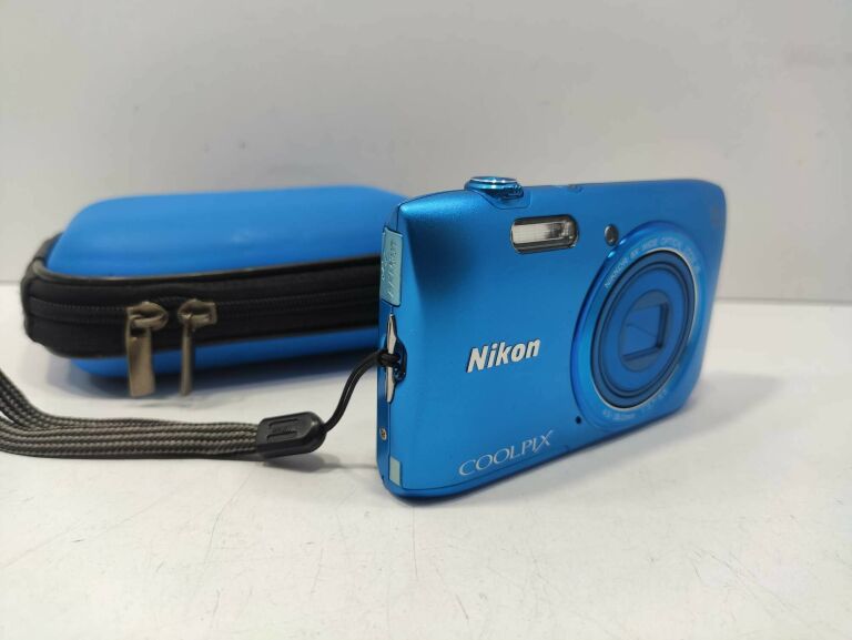 aparat-nikon-coolpix-s3600-etui-niebieskie-stan-uzywany
