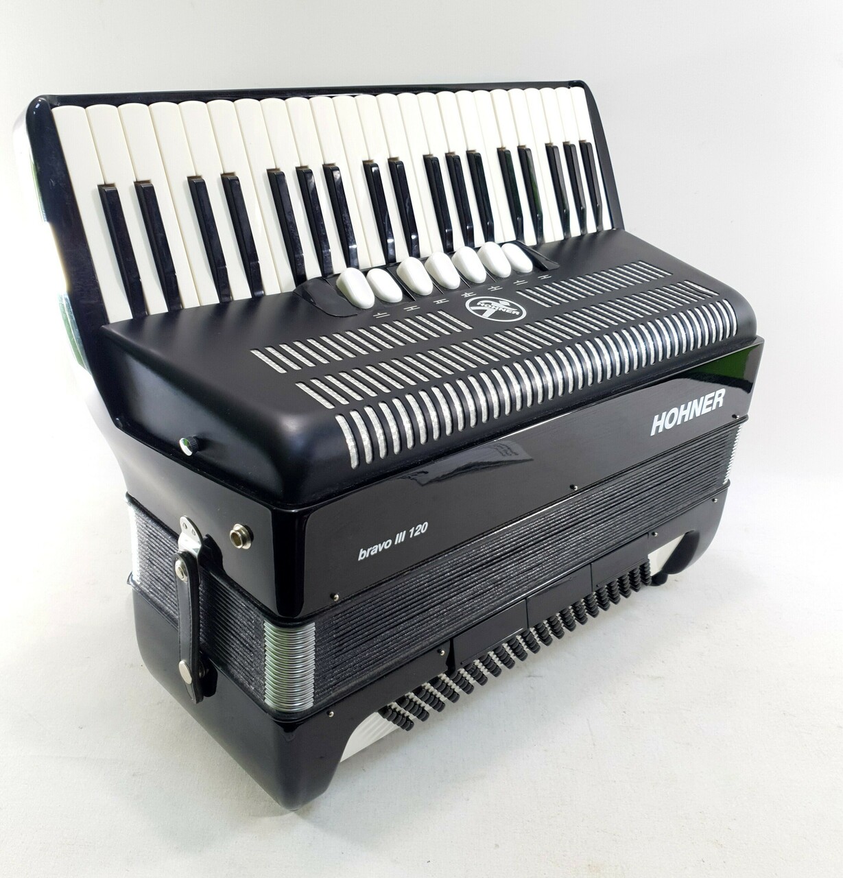 swietny-hohner-bravo-iii-120-akordeon-czarny-kod-producenta-123