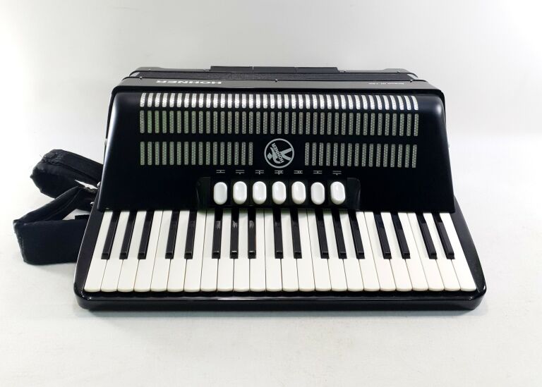 ŚWIETNY HOHNER BRAVO III 120 AKORDEON CZARNY