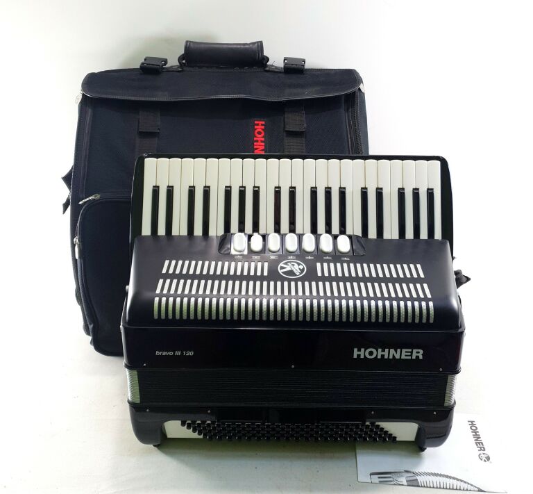 ŚWIETNY HOHNER BRAVO III 120 AKORDEON CZARNY