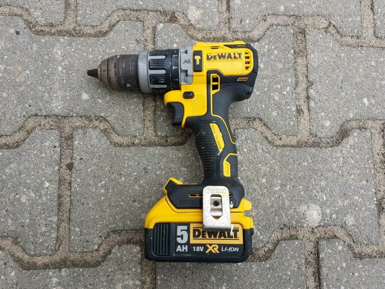 WIERTARKO-WKRĘTARKA DEWALT DCD796 AKU 5,0AH