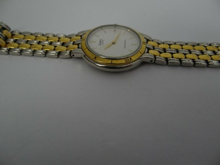 zegarek-casio-mth-1002-mechanizm-kwarcowy