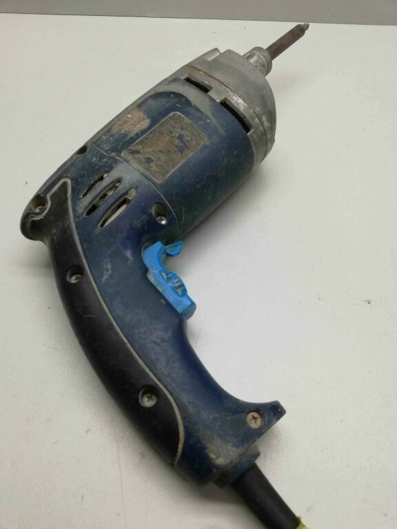 elektryczna-wkretarka-napiecie-v-230-v