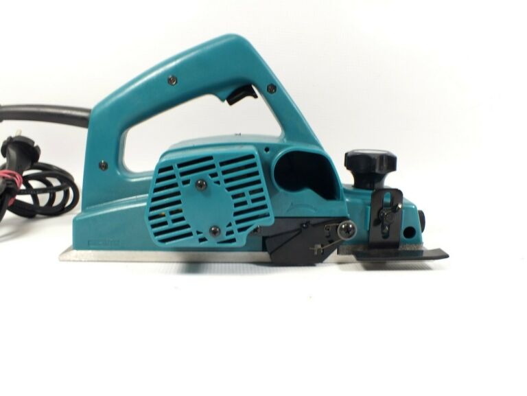 strug-makita-1923h-850w-zasilanie-elektryczne-sieciowe