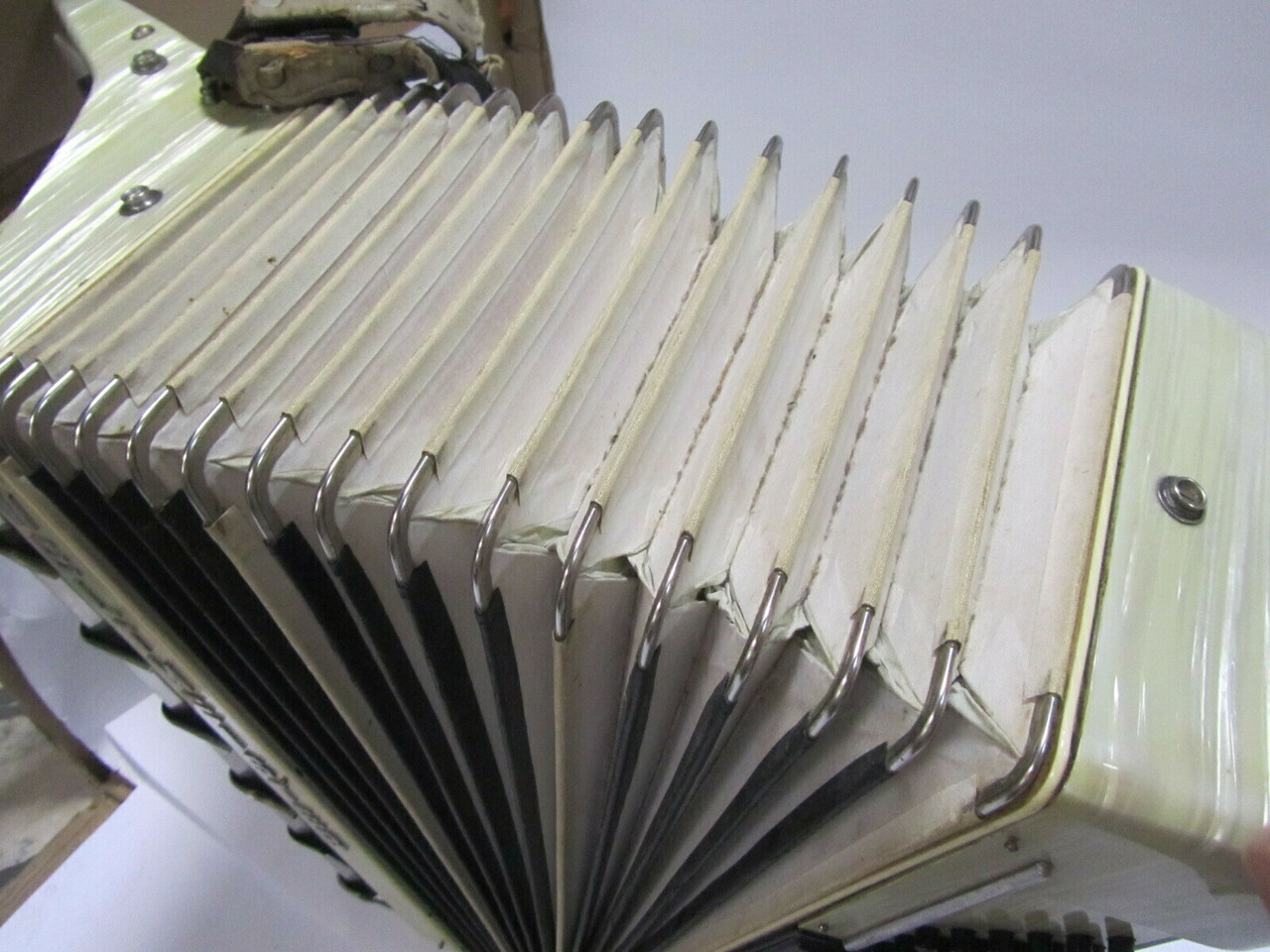 akordeon-weltmeister-amigo-96-bas-product-id