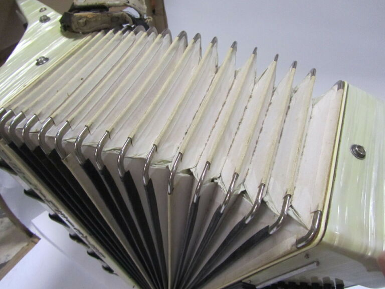 akordeon-weltmeister-amigo-96-bas-product-id