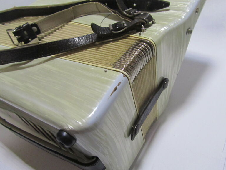 akordeon-weltmeister-amigo-96-bas-marka-weltmeister