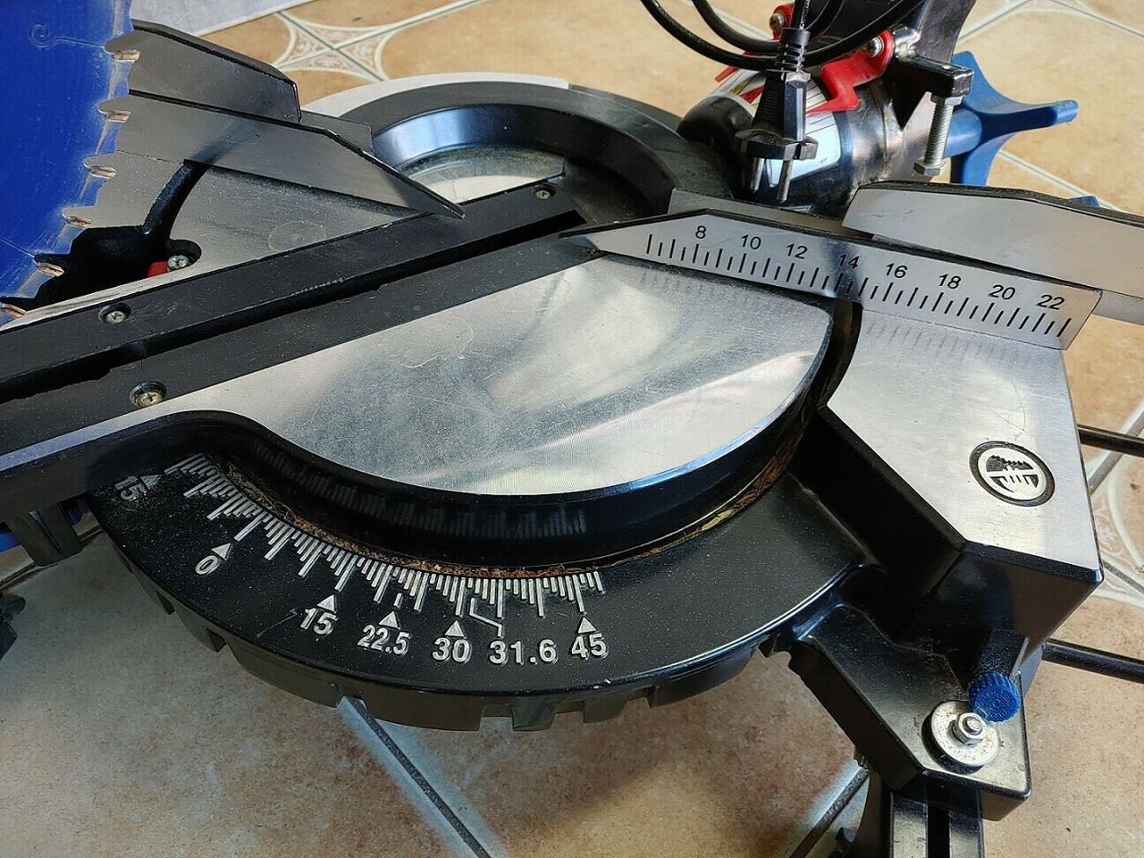 pila-ukosowa-hyundai-hso20305-srednica-tarczy-305