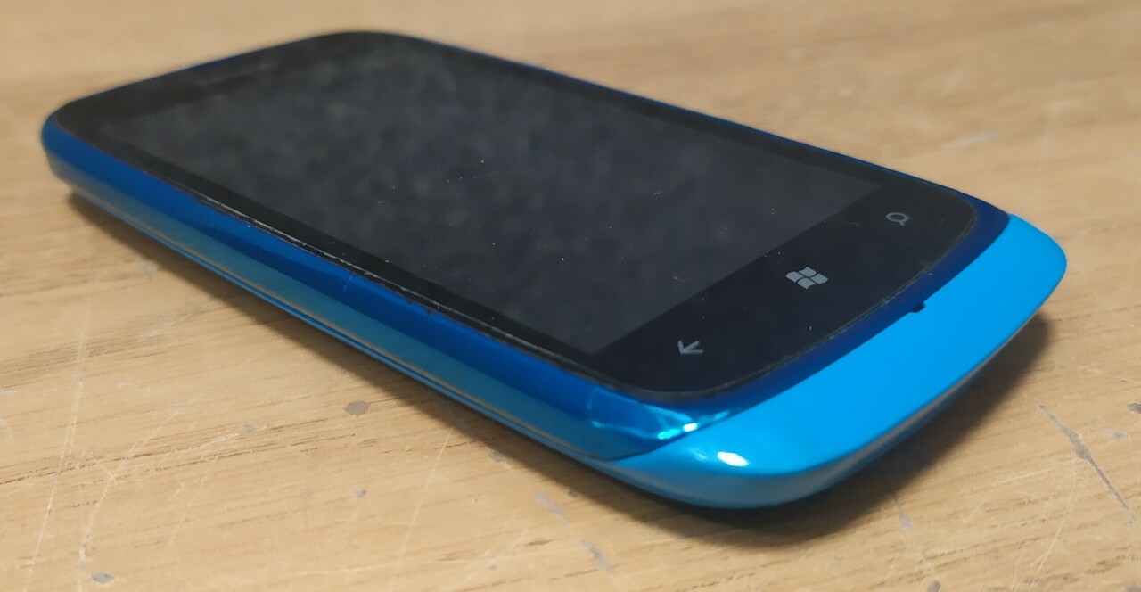 telefon-nokia-lumia-610-nie-laduje-typ-smartfon