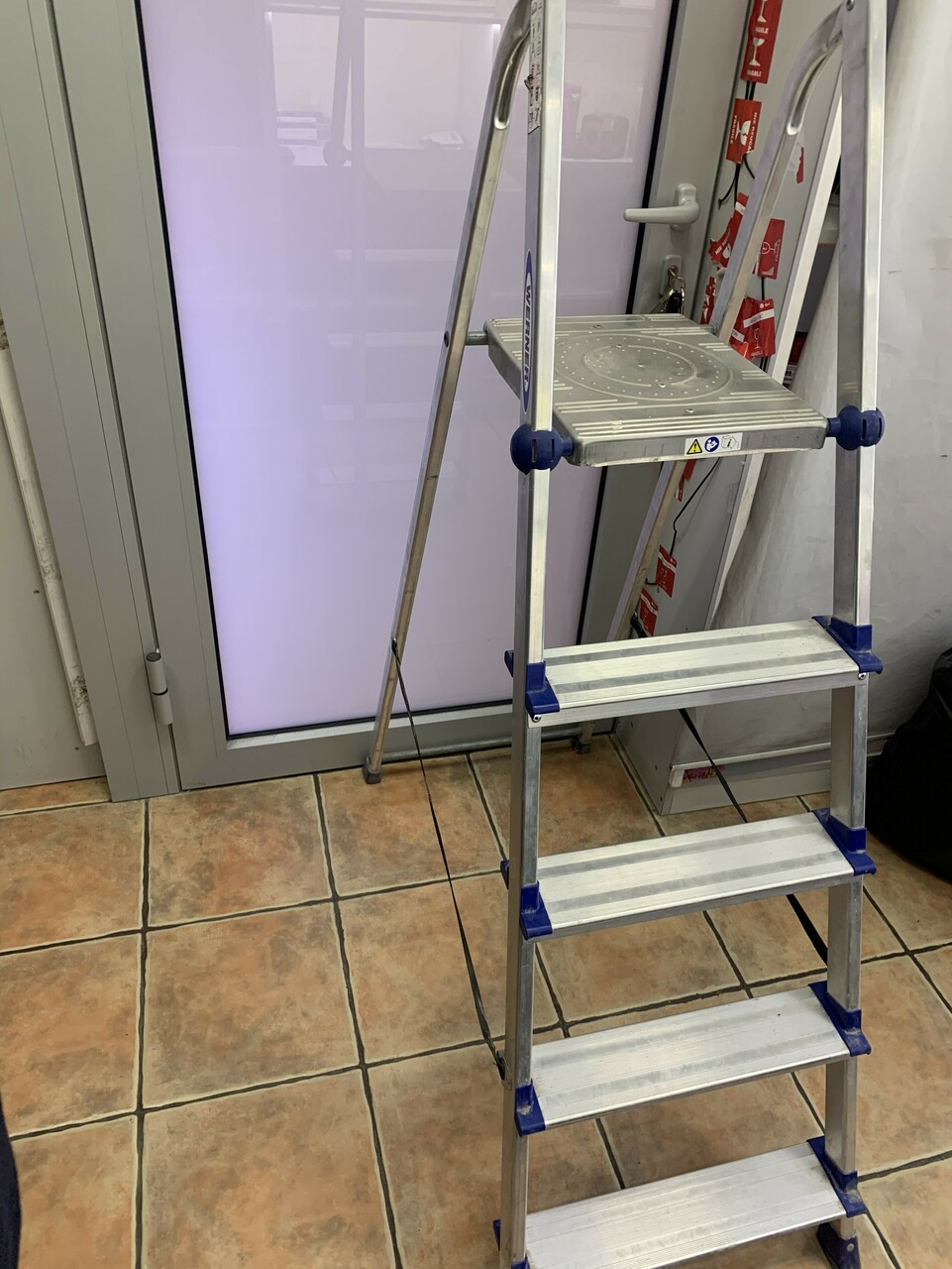 drabina-aluminiowa-z-platforma-7-stopni-werner-stan-uzywany