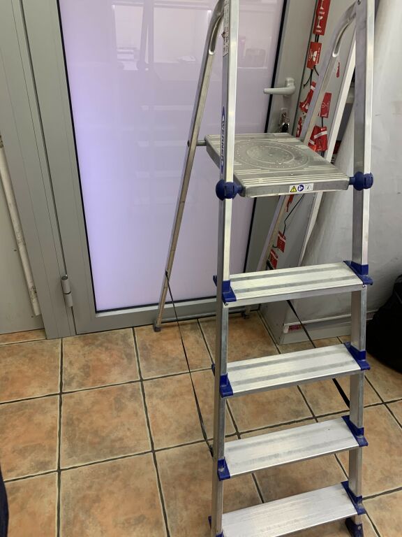 drabina-aluminiowa-z-platforma-7-stopni-werner-stan-uzywany