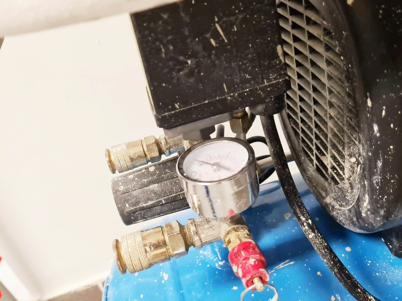 kompresor-sprezarka-specair-50l-waz-pistolet-gw-cisnienie-maksymalne-8