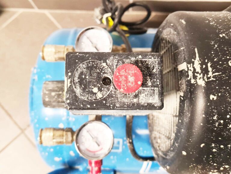 kompresor-sprezarka-specair-50l-waz-pistolet-gw-pojemnosc-zbiornika-50