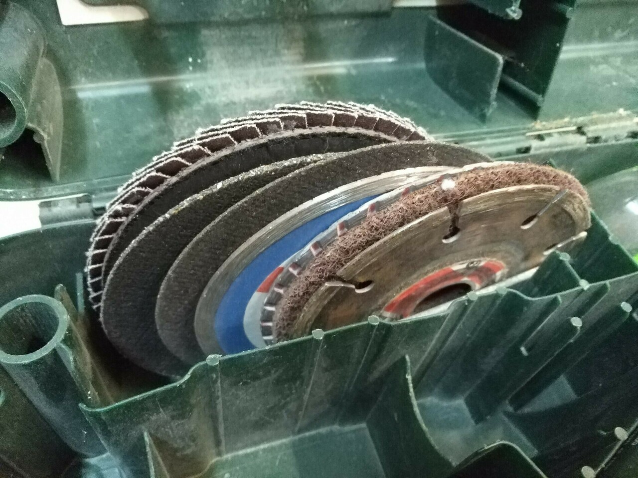 szlifierka-katowa-bosch-pws-750-115-zestaw-marka-bosch