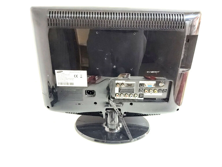 MONITOR Z TV TELEWIZOR SAMSUNG LE19R86BD 19"