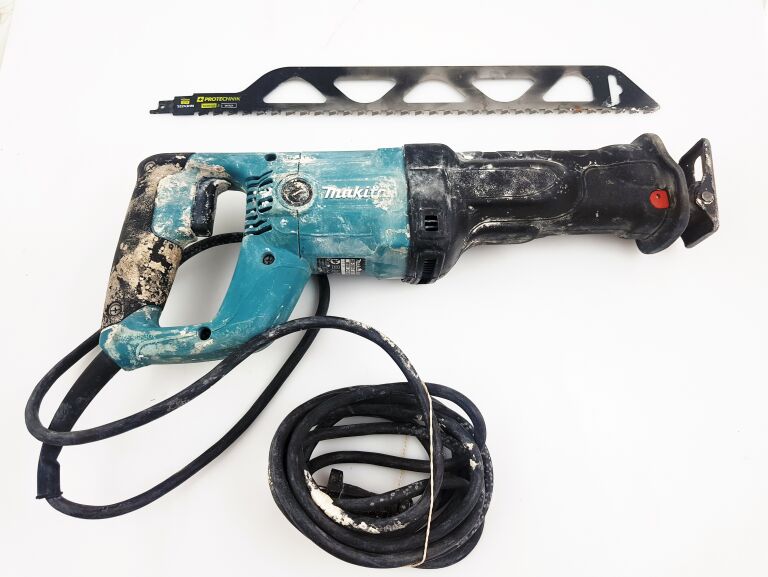 MAKITA JR 3050T PIŁA SZABLASTA