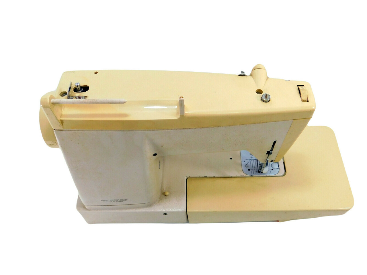 maszyna-do-szycia-lucznik-877-regulator-kolor-dominujacy-bialy