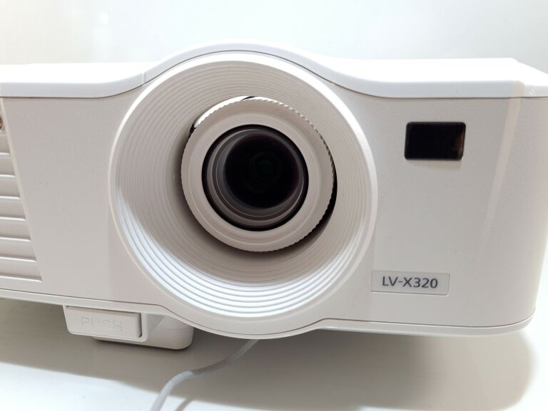 PROJEKTOR CANON LV-X320