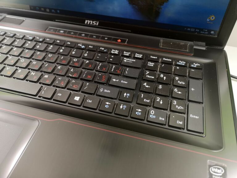 LAPTOP MSI GP70 I5/12 GB RAM/1 TB HDD + 250 GB SS