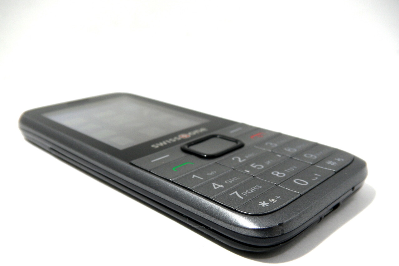 telefon-swiss-one-sc560-z-ladowarka-ean-12345678