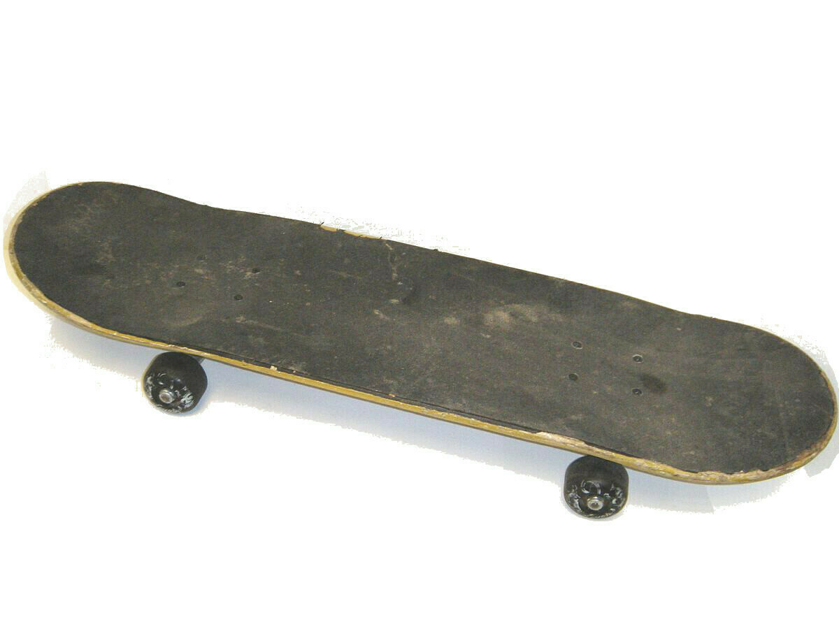 deskorolka-klasyczna-skateboard-z-czaszka-targowa-7-leczna