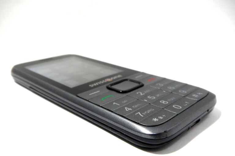telefon-swiss-one-sc560-z-ladowarka-ean-12345678