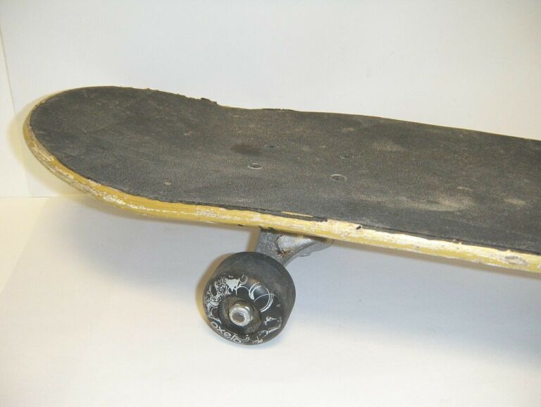 DESKOROLKA KLASYCZNA SKATEBOARD Z CZASZKĄ