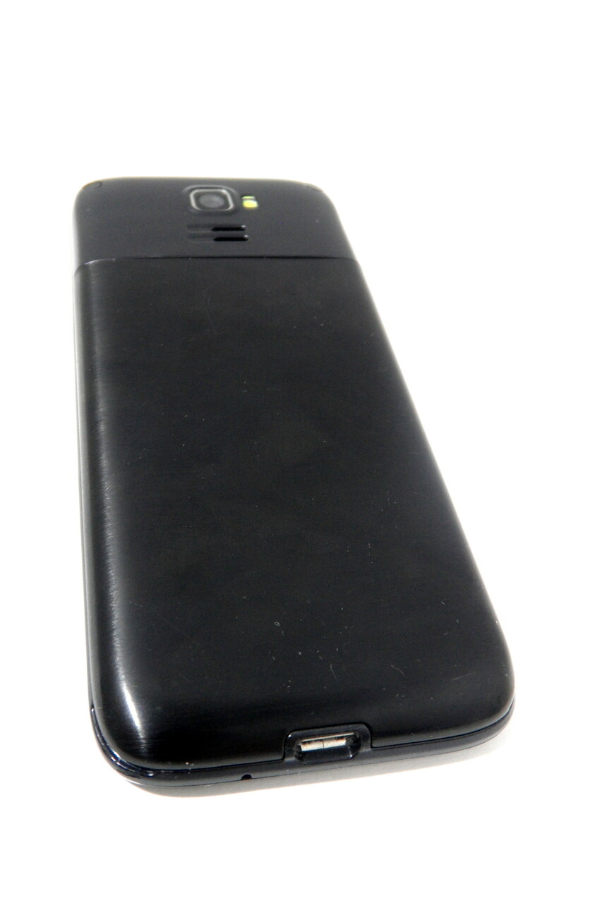 telefon-swiss-one-sc560-z-ladowarka-typ-telefon-komorkowy