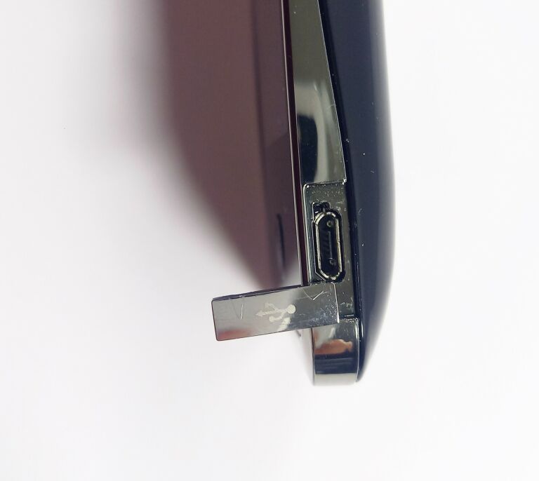 uniwersalny-pilot-samsung-rmc30d1p2-dotykowy-kolor-dominujacy-czarny