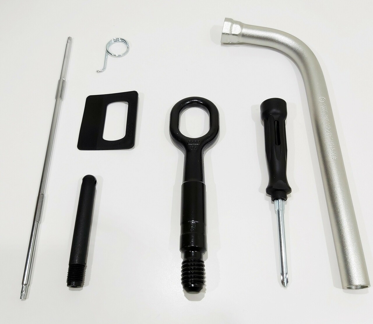 zestaw-naprawczy-klucze-koncowka-holowania-audi-stan-uzywany