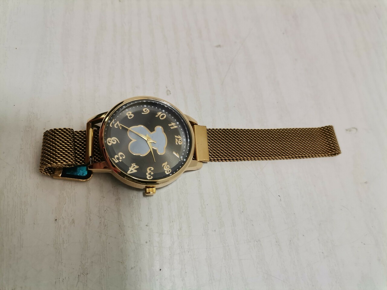 zegarek-z-misiem-typ-nareczny