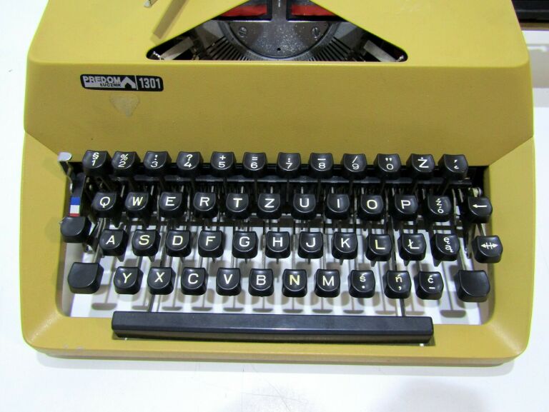 maszyna-do-pisania-predom-lucznik-1301-walizka-kosciuszki-48-bilgoraj