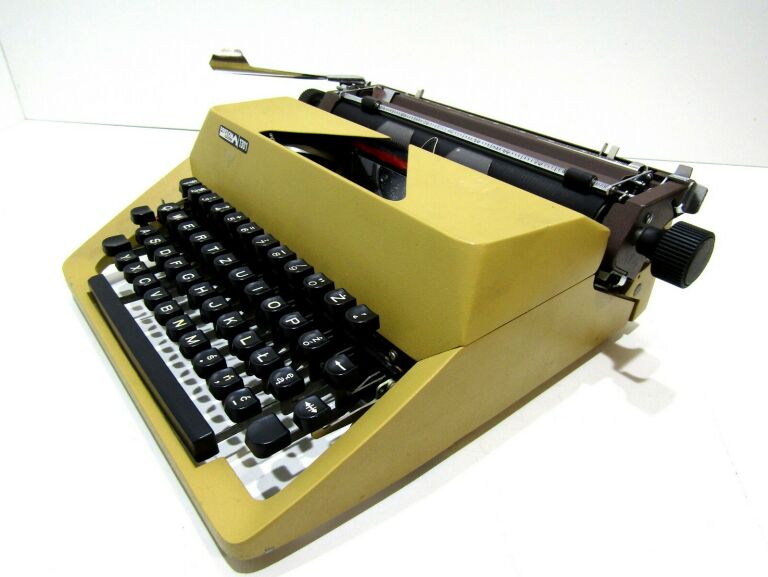 maszyna-do-pisania-predom-lucznik-1301-walizka-kosciuszki-48-bilgoraj