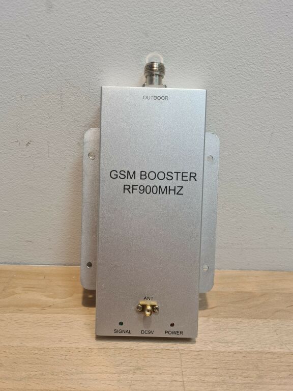 WZMACNIACZ SYGNAŁU GSM BOOSTER