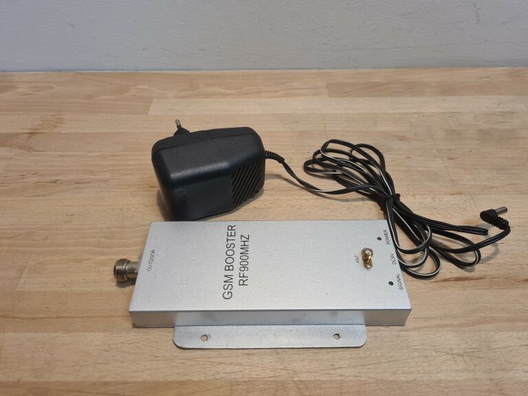 WZMACNIACZ SYGNAŁU GSM BOOSTER