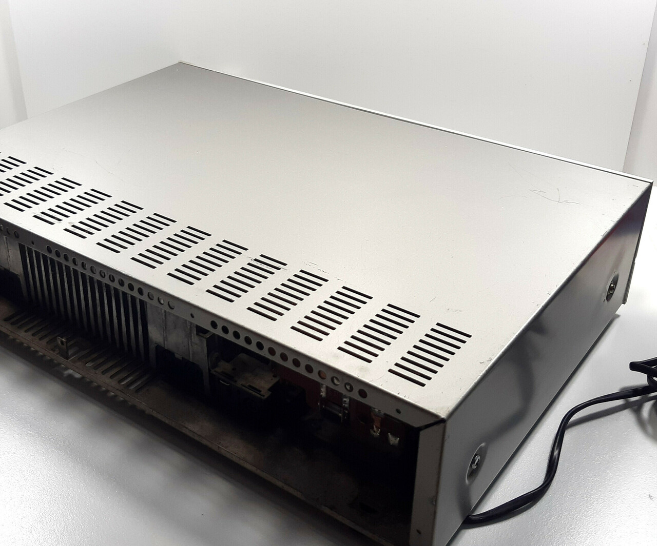 amplituner-grundig-r1000-model-r1000