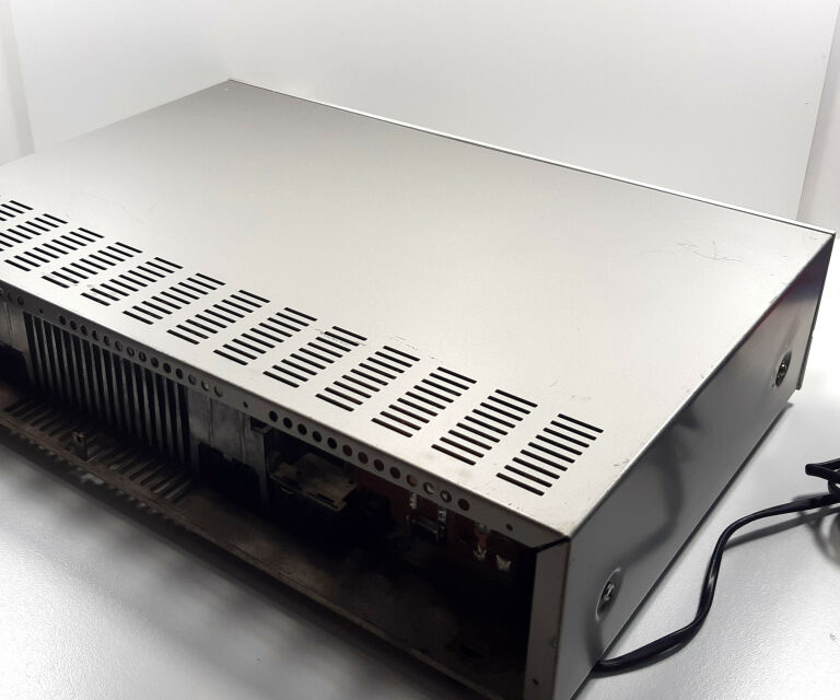 amplituner-grundig-r1000-model-r1000