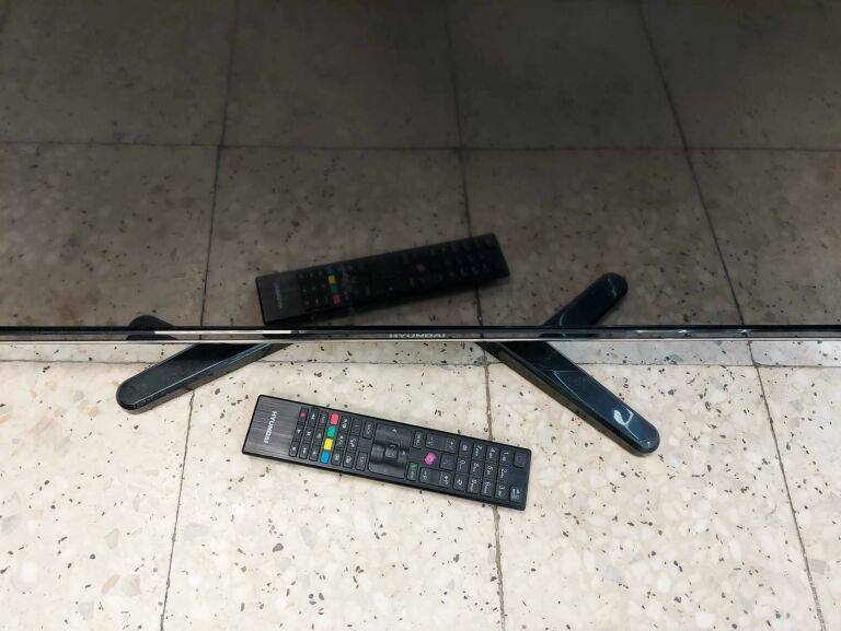 TV HYUNDAI 40'' LED FLE40S586SMART FULL HD OPIS!