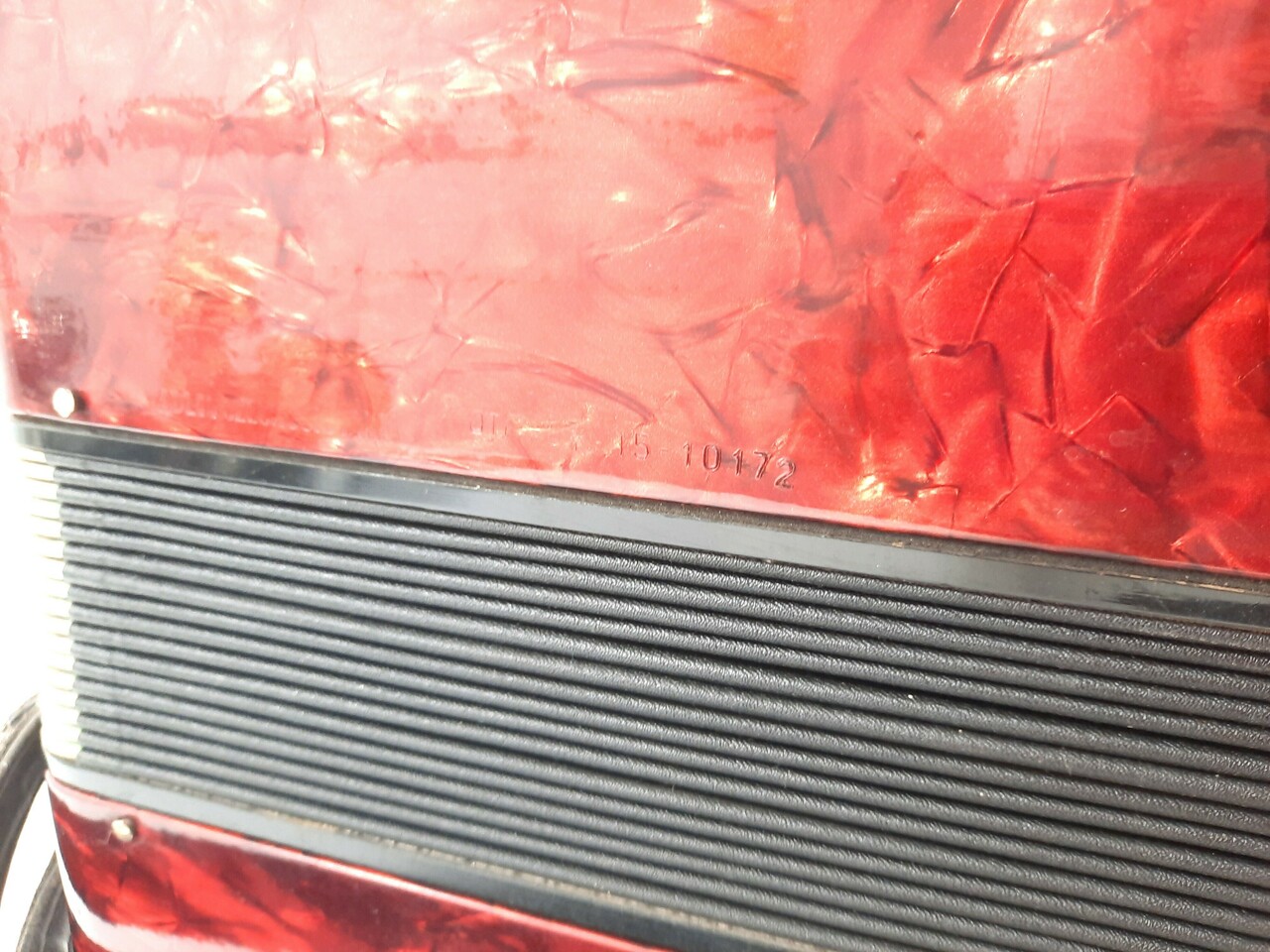 akordeon-delicia-carmen-czerwony-120-basow-stan-uzywany