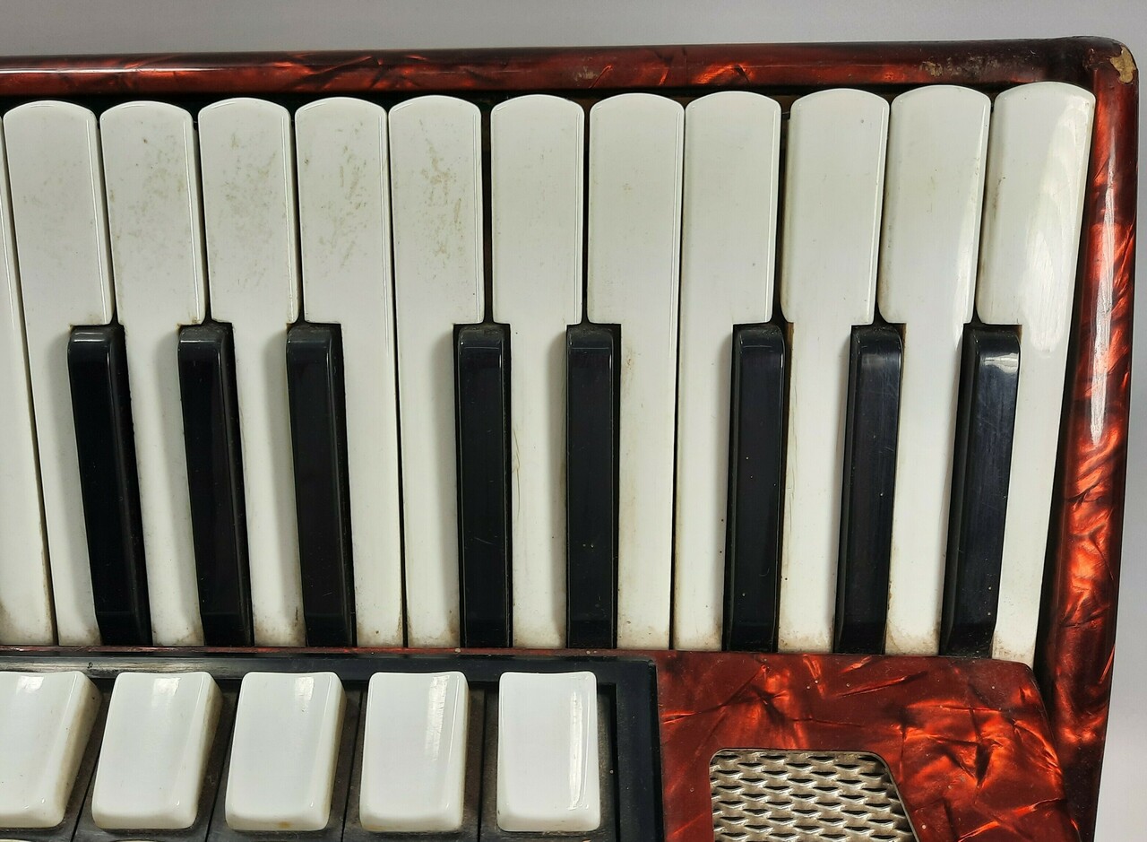 akordeon-delicia-carmen-czerwony-120-basow-kod-producenta-delicia-carmen