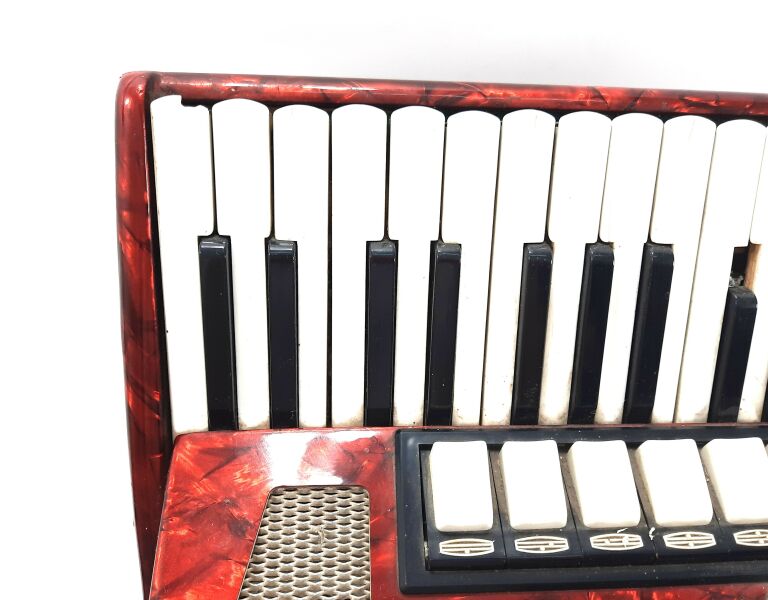 akordeon-delicia-carmen-czerwony-120-basow-stan-uzywany