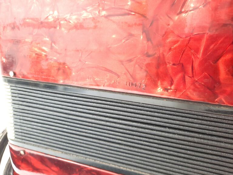 akordeon-delicia-carmen-czerwony-120-basow-stan-uzywany