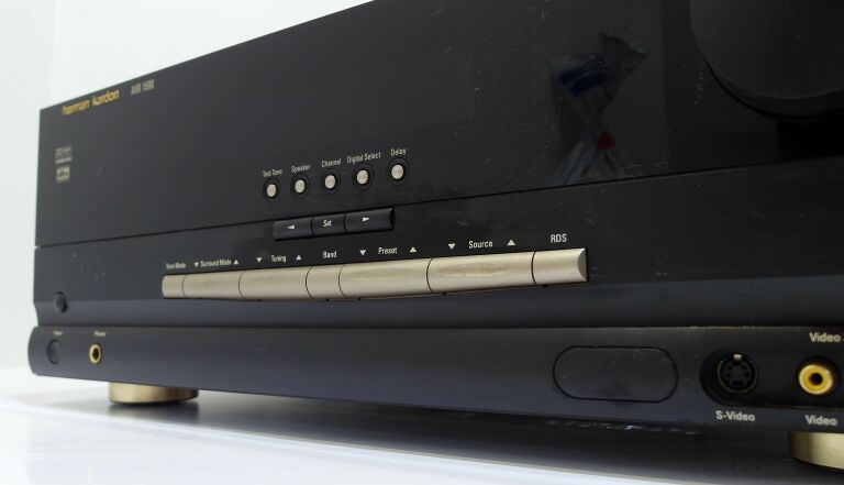 AMPLITUNER HARMAN/KARDON AVR1500 AMPLITUNER