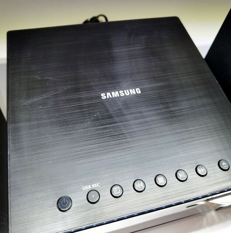 mini-wieza-samsung-mm-e320-pilot-kabel-chincz-kolor-czarny