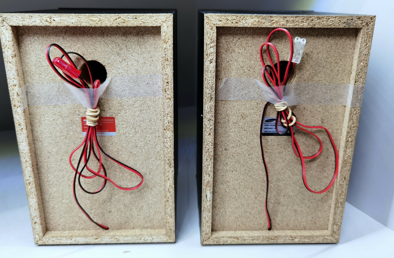 mini-wieza-samsung-mm-e320-pilot-kabel-chincz-kod-producenta-0000