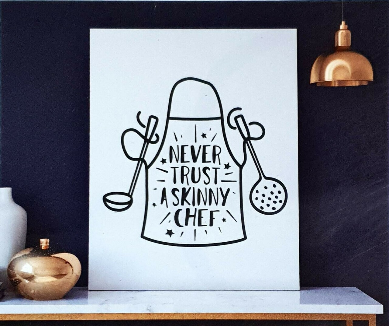 plakat-dan-mark-40x50cm-never-trust-a-skinny-chef-pilsudskiego-27-skwierzyna