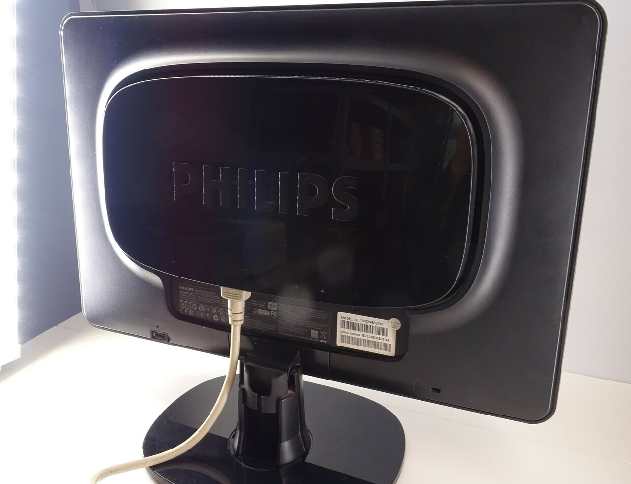 monitor-panoramiczny-lcd-philips-190cw8fb00-stan-uzywany