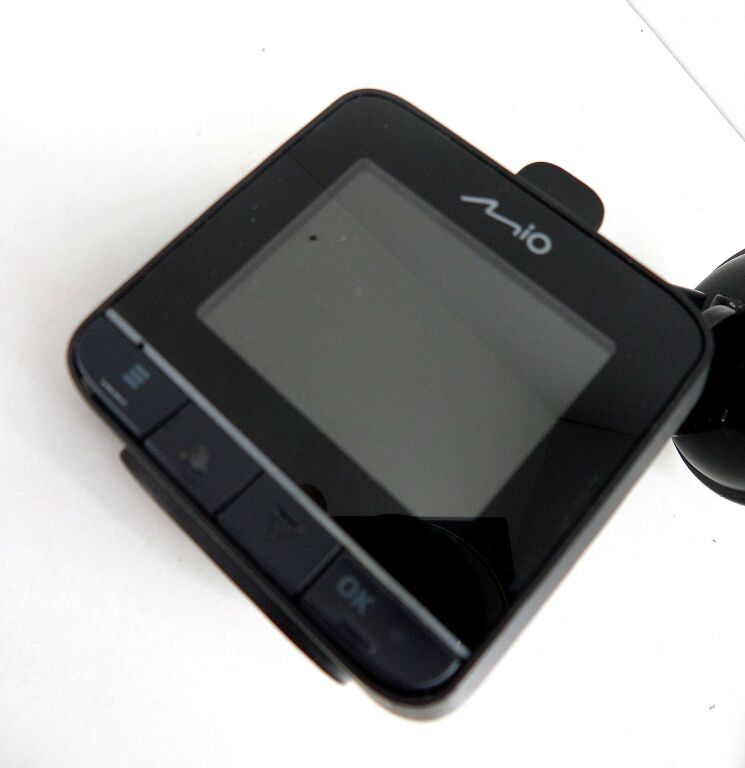 wideorejestrator-mio-mivue-338-karta-pamieci-w-zestawie-brak