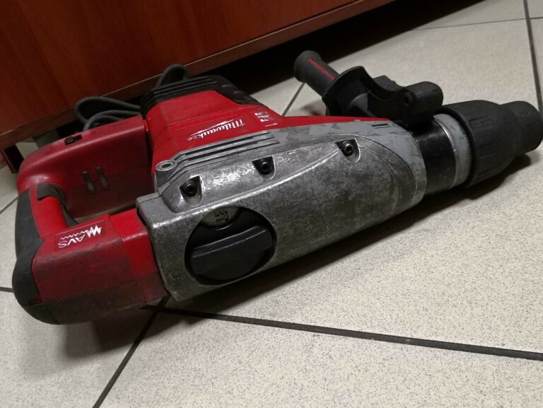 MŁOT UDAROWO-OBROTOWY MILWAUKEE KANGO 545 S OPIS!