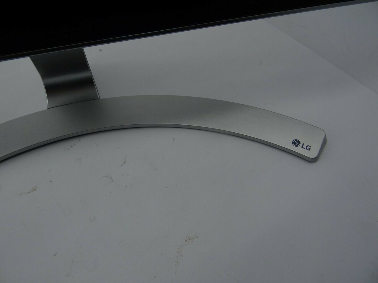 monitor-lg-24mp88hv-s-marka-lg